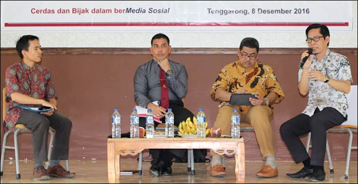 Ketua GPM Wawan Amuji (kiri) bersama 3 narasumber Diskusi Publik UU ITE yakni Darwis Yusuf, Awang Yacoub Luthman dan Erwan Riyadi
