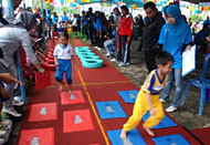 Suasana Lomba Sehat Bugar 2009 yang digelar di halaman Planetarium Jagad Raya, Tenggarong, Rabu (18/11) kemarin