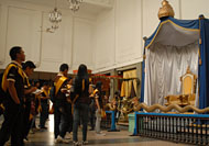 Finalis Duta Wisata Kukar saat mengunjungi Museum Mulawarman