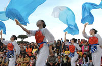 Aksi tim kesenian Taiwan pada EIFAF 2013 di Tenggarong 