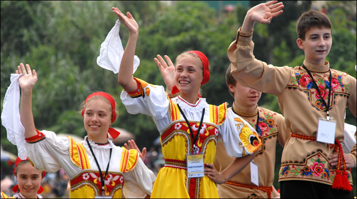 Delegasi kesenian Rusia yang hadir pada EIFAF 2014. Rusia akan kembali mengirimkan delegasinya ke Tenggarong pada EIFAF tahun ini
