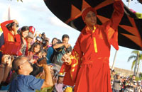 Salah satu momen Erau & IFAF 2013 yang menjadi bidikan para peserta Lomba Foto Erau 2013