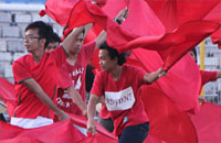 Penampilan para penari pria saat gladi kotor tari kolosal di Stadion Rondong Demang 