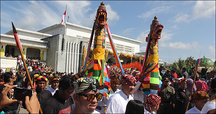 Ritual Mengulur Naga menjadi pemuncak kemeriahan pelaksanaan pesta adat Erau. Tahun ini, Erau kembali digelar di Tenggarong pada 21-29 Juli 2018