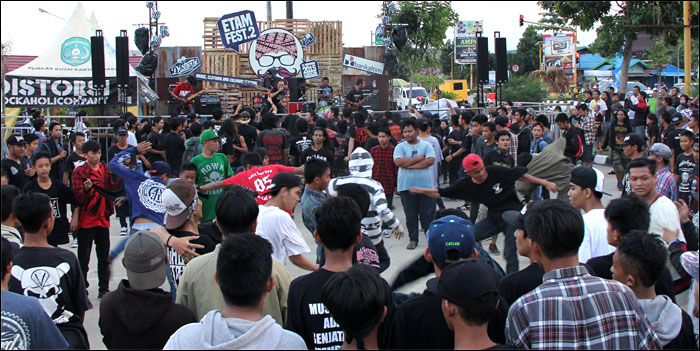 Ajang Etam Fest 2 dimeriahkan dengan pentas musik yang menampilkan 11 grup musik dari berbagai daerah di Kaltim