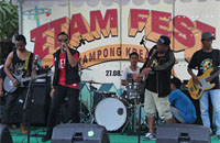 Pentas Etam Fest 3 menyuguhkan sejumlah grup band lokal dari berbagai jenis genre