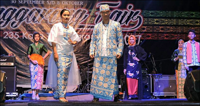 Selain diisi pertunjukan seni budaya, pentas Tenggarong Fair juga disemarakkan dengan peragaan busana