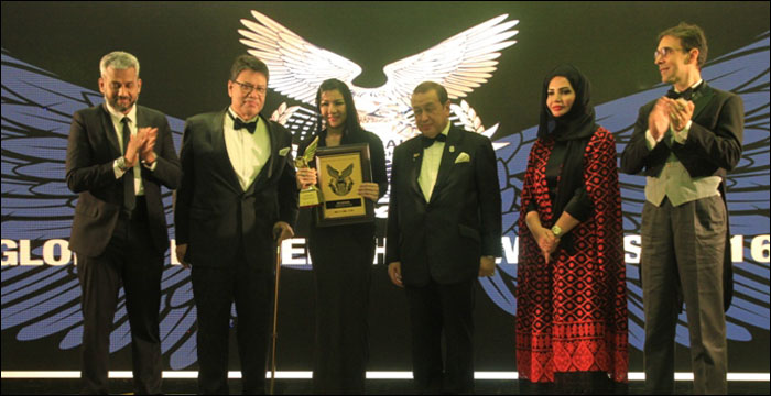 Bupati Kukar Rita Widyasari merupakan satu dari 7 tokoh Indonesia yang menyabet penghargaan pada malam penganugerahan Global Leadership Award 2016 di Bali