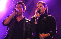 Judika tampil bersama Rita Widyasari membawakan lagu bertajuk Butiran Debu