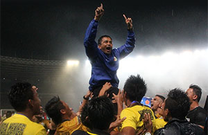 Jafri Sastra diusung pemain Mitra Kukar usai meraih gelar juara Piala Jenderal Sudirman