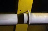 Inilah foto yang beredar di dunia maya yang menampakkan terlepasnya klem penjepit pagar Jembatan Kartanegara