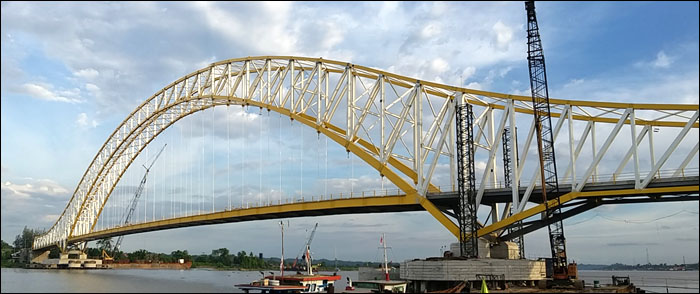 Jembatan Kartanegara kembali dibuka selama 24 jam sejak Rabu (23/12) kemarin setelah pembongkaran temporary tower tidak lagi masuk kategori berbahaya 