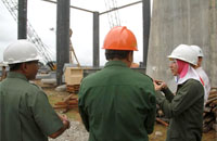 Bupati Rita Widyasari terkesan dengan perkembangan proyek Jembatan Kartanegara yang bisa rampung pada Mei 2015, lebih cepat dari yang dijadwalkan semula yakni September 2015