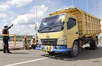 Uji beban dinamis dengan menggunakan truk dilakukan sebanyak 4 kali 