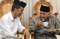 Jokowi berbincang akrab dengan Sultan Kutai HAM Salehoeddin II