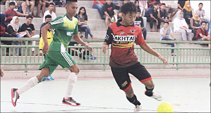 Suasana duel antara Walet FC (hijau) vs Akhtar FC (merah) yang akhirnya dimenangkan Akhtar dengan skor 4-1