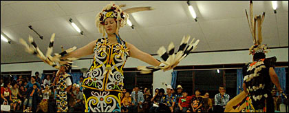 Penampilan salah satu peserta Lomba Tari Kancet Lasan atau Tari Perang yang begitu memikat