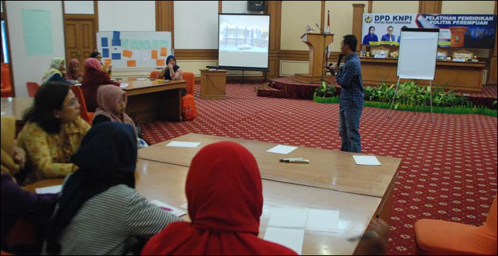 Suasana Pelatihan Pendidikan Politik Perempuan di Hotel Grand Elty Singgasana, Tenggarong 