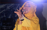 Mahasiswi Unikarta Tenggarong, Noviannur, berhasil menyabet gelar Juara I Lomba Menyanyi Lagu Pop