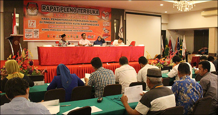 Rapat Pleno Terbuka KPU Kukar yang berlangsung selama 3 hari di Hotel Grand Fatma berjalan aman, lancar dan kondusif