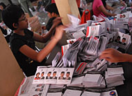 Pelipatan surat suara Pilpres 2009 dilakukan selama sepekan di KPU Kukar