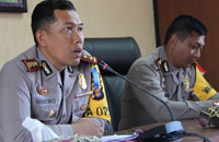 Kapolres Kukar AKBP Handoko saat memberikan keterangan pers di hadapan awak media