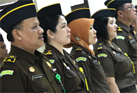 Kasi Intel Kajari Tenggarong Lilik Setiyawan (kiri) dipercaya menjadi Ketua Tim TP4D Kukar 