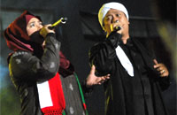 Duet Melly Goeslaw dan Opick saat melantunkan tembang bertajuk Maha Melihat
