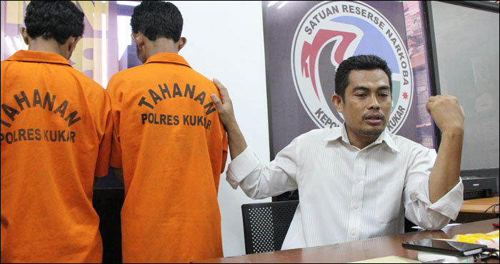 Kasat Resnarkoba AKP Syakir Arman saat memberikan keterangan pers di Mapolres Kukar, Tenggarong, Senin (20/03) kemarin