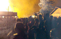 Kebakaran besar di Kota Bangun Ulu menarik perhatian ribuan warga setempat  