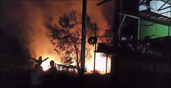 Kebakaran hebat melanda kawasan desa Kota Bangun Ilir pada dini hari tadi sekitar pukul 01.50 WITA