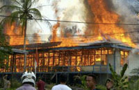 Api berkobar hebat menghanguskan bangunan eks proyek kerjasama Indonesia-Jerman TAD ini