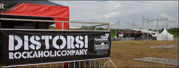 Salah satu sudut arena Kukar Rockin' Fest 2013 di arena lapangan panahan GOR Aji Imbut Tenggarong Seberang