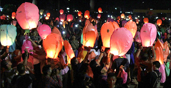 Pelepasan 5.000 lampion akan dilakukan di sela acara FUSE Fest 2016 dalam rangka HUT Bupati Rita Widyasari ke-43 pada Senin 7 November nanti