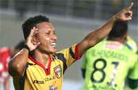 Tampil perdana di Liga 1 usai cedera panjang, Hendra Adi Bayauw langsung mencetak gol untuk Mitra Kukar  