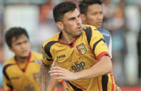 Fernando Rodriguez mampu membuktikan ketajamannya lewat 2 gol yang disarangkan ke gawang Arema