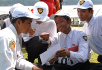 Para peserta Lintas Raya juga diuji dengan tes tertulis tentang pengetahuan umum tentang Kukar, program Gerbang Raja dan seputar KNPI