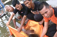 Jasad Yuniarti ditemukan terlebih dahulu pada Sabtu siang kemarin