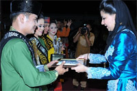 Selain meraih trofi, Juara I Lomba Busana Miskat juga berhak mendapatkan uang Rp 10 juta