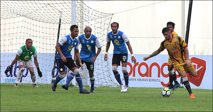 Fernando Rodriguez Ortega mencetak satu gol ke gawang Barito Putera sekaligus gol ke-11 bagi Mitra Kukar di Liga 1 2018