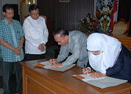Penandatanganan MoU antara Dinas Pendidikan Kukar dengan FAI Unikarta Tenggarong