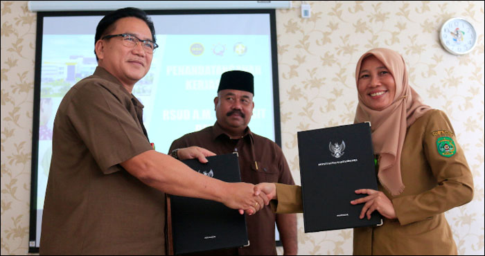 Plt Bupati Kukar Edi Damansyah turut menyaksikan penandatangan kerjasama antara Disdukcapil Kukar dan RSAMP dalam rangka mempermudah pasien mendapatkan akte kelahiran/kematian serta perubahan KK