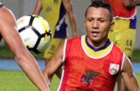 Hendra Adi Bayauw kembali akan beraksi setelah absen dalam 5 laga akibat sanksi dari Komdis PSSI