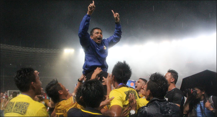 Pelatih Jafri Sastra yang sukses membawa Mitra Kukar meraih predikat juara Piala Jenderal Sudirman secara mengejutkan mundur dari tim Naga Mekes