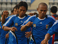 Para pemain Mitra Kukar saat menjalani sesi latihan di Stadion Rondong Demang. Made Astawa dkk siap tempur  menghadapi Persiba Bantul sore ini