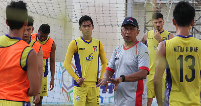 Pelatih Mitra Kukar Rahmad Darmawan menginstruksikan kepada pemainnya untuk mewaspadai seluruh pemain Persipura