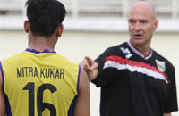Pelatih Mitra Kukar Rafael Berges Marin memburu kemenangan saat timnya menjamu Borneo FC