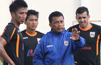 Pelatih Mitra Kukar Jafri Sastra meminta anak asuhnya tetap mewaspadai para pemain Perseru Serui