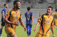 Ekspresi Marclei Cesar usai menjebol gawang Persib Bandung lewat eksekusi penalti 