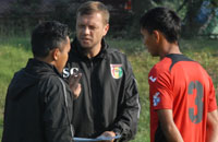 Pelatih Mitra Kukar Scott Cooper memilih tim tangguh Ratchaburi FC sebagai lawan tanding dalam uji coba terakhir di Thailand